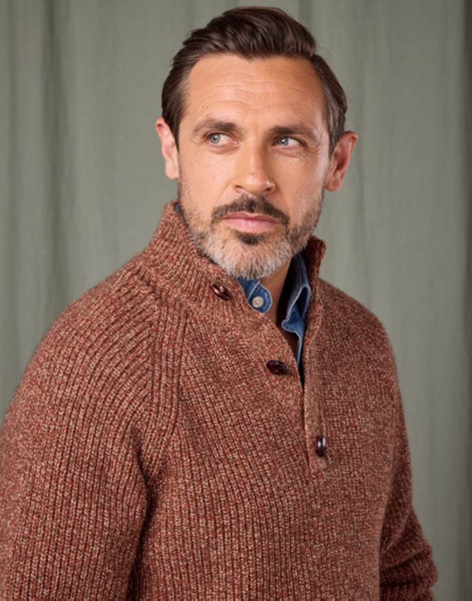 Yak Button Neck - Red/Brown
