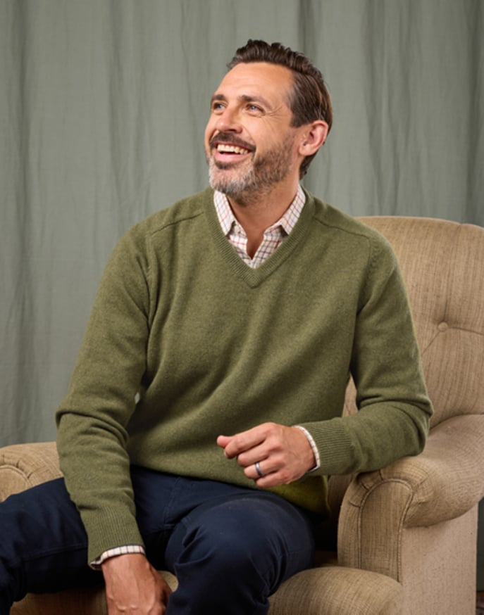 Lambswool V Neck Jumper - Light Olive