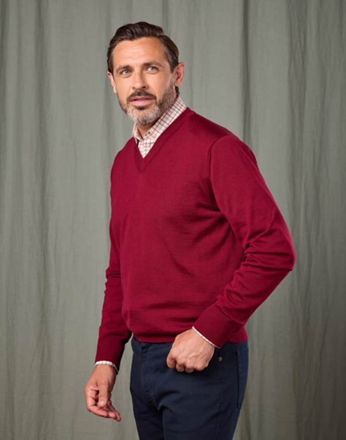 Merino V Neck Jumper- Burgundy